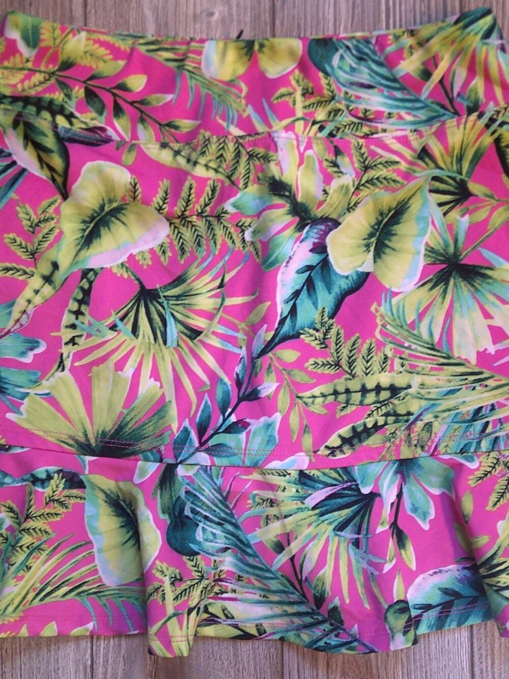 "Tommy Bahama Golf" Tropical Print SKORT with Flounce/Interior Short Woman S
